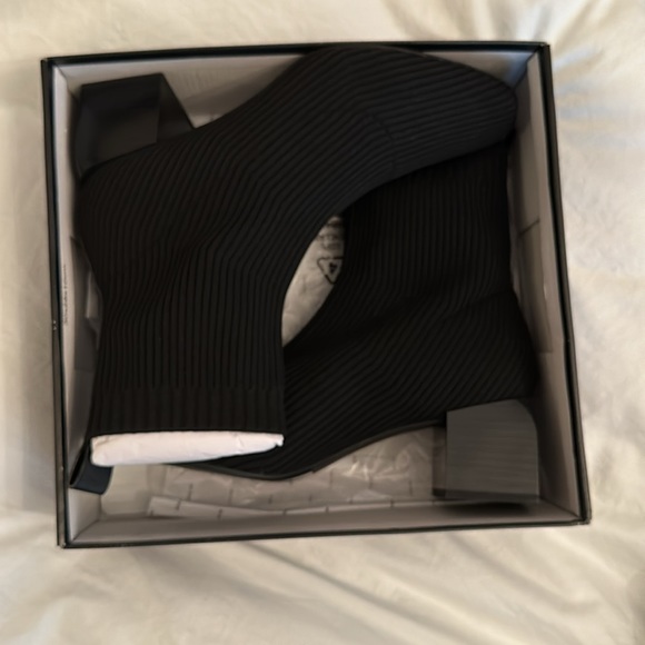 DOLCE VITA Cabe Rib-Knit Sock Booties -  excellent condition! Size 10 - Picture 11 of 12